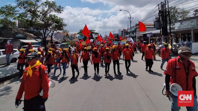 Polisi mengimbau masyarakat menghindari jalur simpang Cileunyi buntut aksi lanjutan demo Omnibus Law di kawasan Industri Rancaekek.