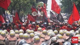 Buruh Bandung: Musuh Kita Bukan Aparat