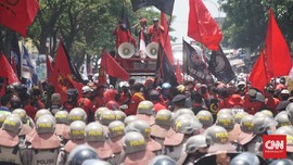 Buruh Bandung: Musuh Kita Bukan Aparat