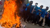 Demo Tolak Omnibus Law di Luar Jakarta Berjalan Kondusif Sejumlah aksi tolak Omnibus Law Undang-Undang Cipta Kerja (UU Ciptaker di sejumlah daerah berjalan relatif kondusif, hampir tanpa kericuhan ataupun bentrokan.