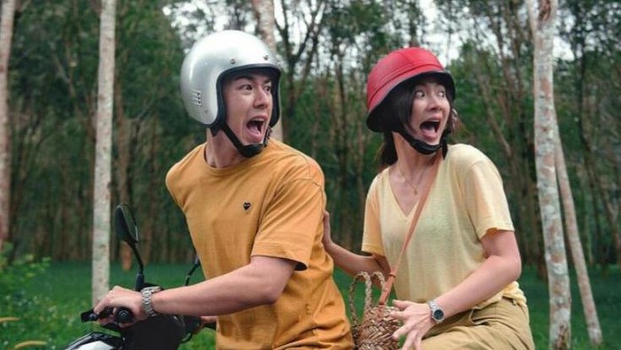 Deretan Film dan Serial Komedi Thailand Terbaru Ini Dijamin Bikin Kamu Tertawa dan Terharu Deretan Film dan Serial Komedi Thailand Terbaru Ini Dijamin Bikin Kamu Tertawa dan Terharu