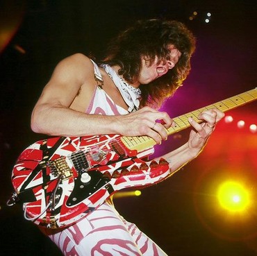 Gitar Ikonik Peninggalan Eddie Van Halen Dilelang Rp1,1 Miliar
