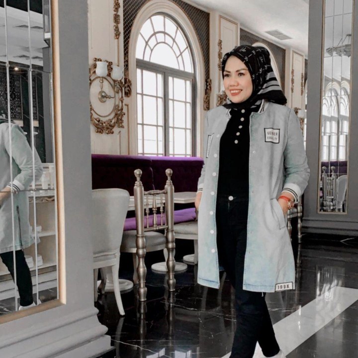 <p>1. Selalu tampil dengan ciri khasnya, Elly Sugigi pertama kali muncul di dunia hiburan sebagai pelawak, Bunda.(Foto: Instagram @ellysugigi_real_)</p>