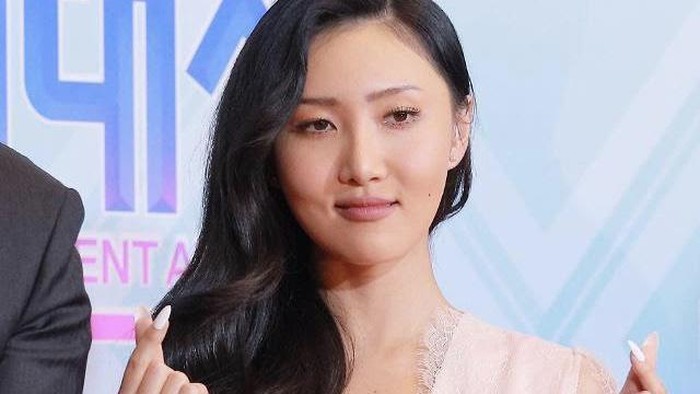 Kedekatan Hwasa MAMAMOO dengan Kedekatan Hwasa MAMAMOO dengan