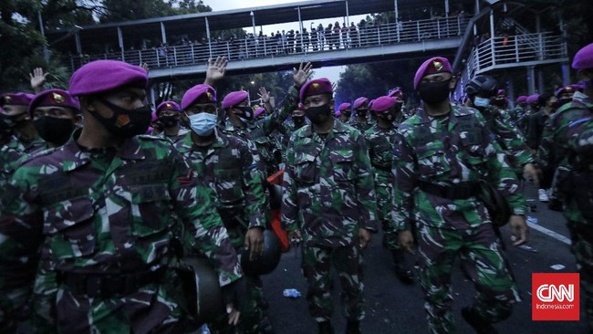 Berdasarkan rilis dari Puspen TNI, Panglima Marsekal Hadi Tjahjanto melakukan perombakan jabatan perwira tinggi sebanyak 129 orang pada pekan ini.