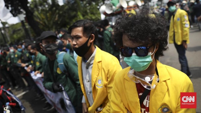 Komisi untuk Orang Hilang dan Korban Tindak Kekerasan (KontraS) menyatakan bahwa kampus harus demokratis dan menghormati hak asasi.