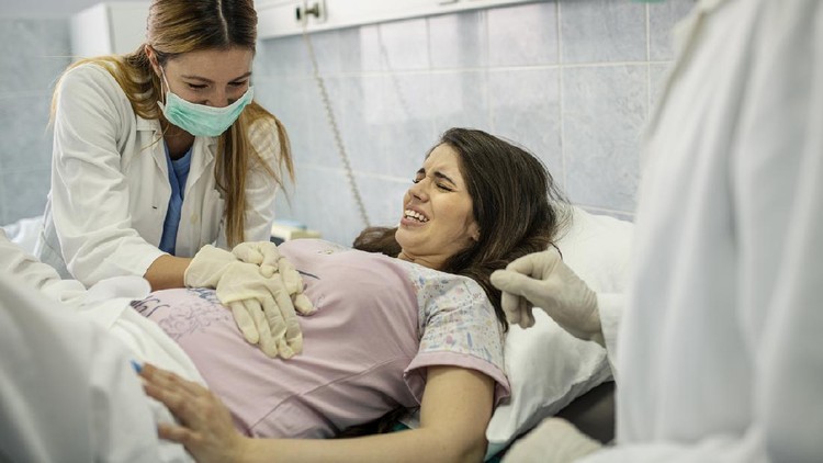 melahirkan In the Hospital Woman Giving Birth Support, Obstetricians Assisting. Modern Delivery Ward with Professional Midwives