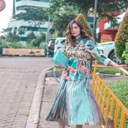 Berani Tampil Warna - warni ala Dewisya, Istri Musisi Kunto Aji