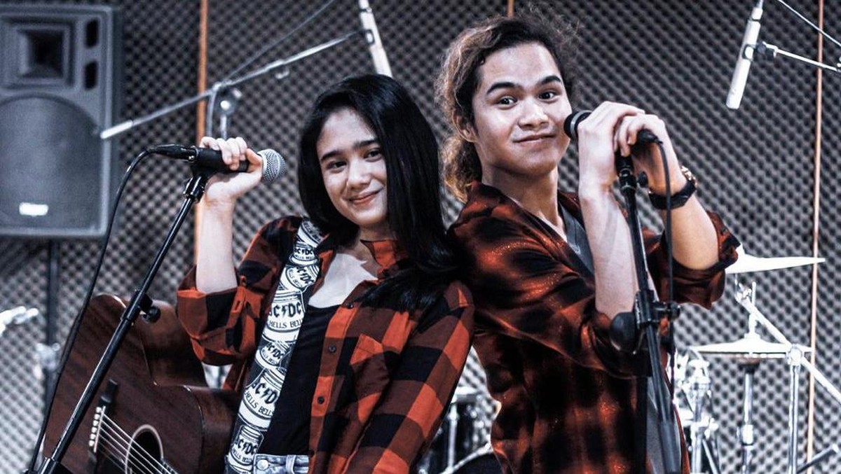 Pacari Tissa Biani&comma; Dul Jaelani Beri Puisi Cinta