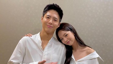 Reuni di 'Record of Youth', Hyeri Sandaran Manja di Bahu Park Bo Gum