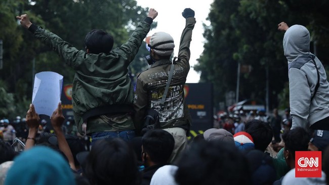 Tersangka perusak kantor NasDem Makassar bertambah menjadi 13 orang, di antaranya terdapat anak di bawah umur.