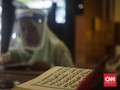 Saat Bocah Semarang Pakai Face Shield untuk Baca Alquran
