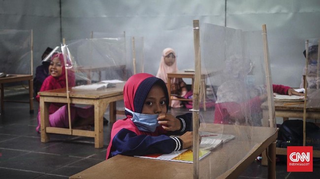 IDI menyebut varian baru virus corona yang ditemukan di Inggris lebih banyak menyasar anak-anak ketika sekolah dibuka.