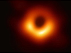 Nobel Fisika untuk Teori yang Memecahkan Misteri di Pusat Lubang Hitam
