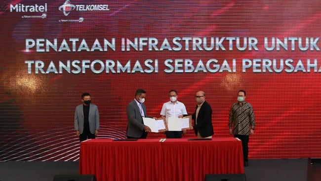 Perjanjian yang menandai selesainya tahap pertama pengalihan kepemilikan 6.050 menara telekomunikasi Telkomsel pada Mitratel itu dilakukan pada Selasa (20/10).
