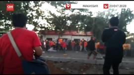 VIDEO: Ricuh Demo Ciptaker dengan Relawan Paslon di Makassar
