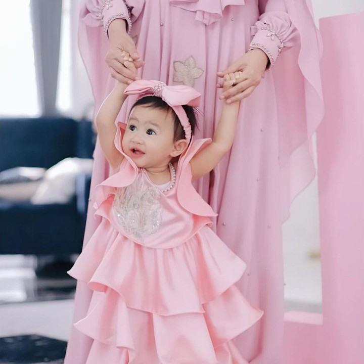 <p>Khalisa lahir pada 18 Oktober 2020 lalu, Bunda. Tahun ini, usianya genap setahun. (Foto: Instagram @kartikaputriworld)</p>