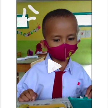 Ramai Virus Corona, Bocah Ini Viral karena Tulisannya Ikut Jaga Jarak