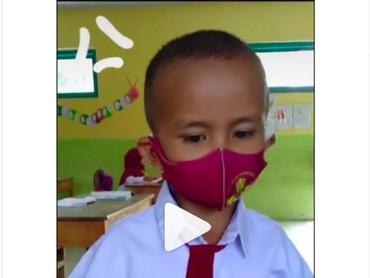 img-title Ramai Virus Corona, Bocah Ini Viral karena Tulisannya Ikut Jaga Jarak