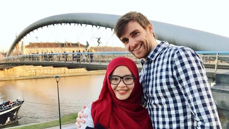 Bule mualaf Michael Ruppert nikahi wanita Indonesia