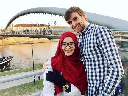 Kisah Haru 3 Wanita Indonesia Dinikahi Bule Ganteng Mualaf