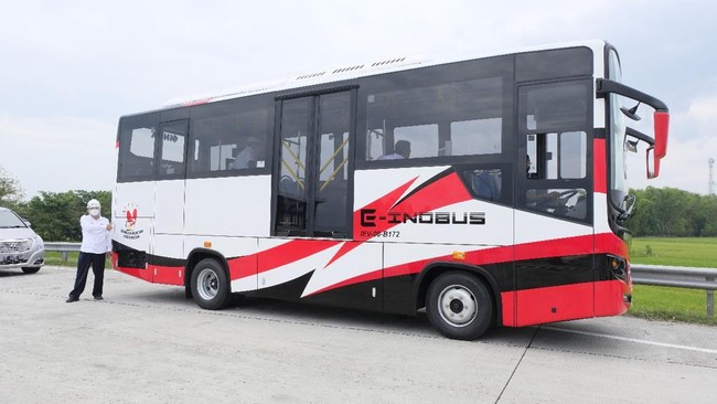 Sebanyak 30 unit dari 41 bus listrik yang akan bertugas di KTT G20 Bali merupakan Merah Putih produksi INKA.
