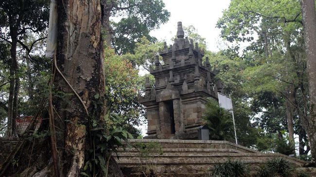 Sejarah Kerajaan Galuh dimulai saat didirikan oleh Wreikandayun 612 masehi. Simak perkembangannya dari masa ke masa dan peninggalannya.