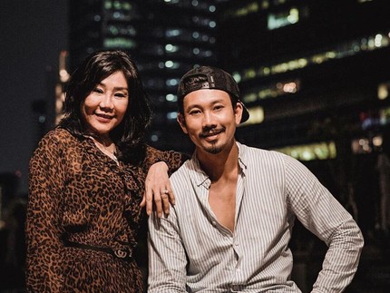 Ibunda Denny Sumargo Sempat Hidup Sulit, Jual Emas Demi Biaya Persalinan
