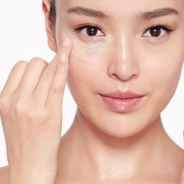 Eye Cream 101: Mengapa Penting dan Bagaimana Memilihnya?