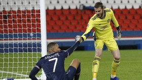 PSG vs Man Utd: De Gea Buat Pusing Neymar dan Mbappe