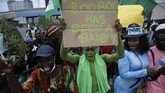 FOTO: Amarah Warga Nigeria Tolak Kekerasan Polisi Penduduk Nigeria berunjuk rasa besar-besaran menuntut pembubaran dan pengusutan kasus kekerasan yang dilakukan polisi.