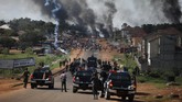 FOTO: Amarah Warga Nigeria Tolak Kekerasan Polisi Penduduk Nigeria berunjuk rasa besar-besaran menuntut pembubaran dan pengusutan kasus kekerasan yang dilakukan polisi.