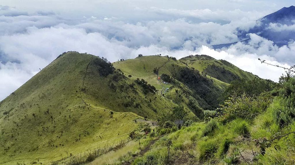 Pendaki Tewas Tersambar Petir, Pendakian Merbabu Tutup Sementara