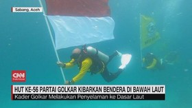 VIDEO: HUT ke-56, Partai Golkar Kibarkan Bendera Bawah Laut