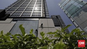 Pekerja Pembersih Gedung Tewas di Surabaya Sempat Tergantung 15 Menit