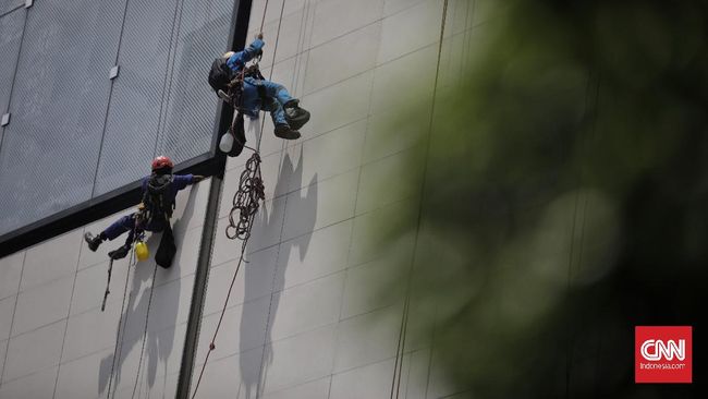 Kasus Kecelakaan Kerja Tembus 153 Ribu Pada 2020 BPJS Ketenagakerjaan mengungkap kasus kecelakaan kerja mencapai 153.044 pada 2020 lalu, turun tipis 1,46 persen dibanding tahun sebelumnya.