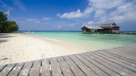 Bau dan Keruh, Air Pantai-pantai Karimunjawa Diduga Tercemar Limbah