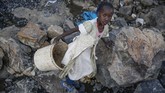 FOTO: Anak Kenya Jadi Buruh hingga Prostitusi saat Pandemi Jumlah anak-anak Kenya yang terpaksa atau dipaksa untuk bekerja di tengah pandemi dilaporkan meningkat.