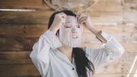 5 Kebiasaan Malam yang Membuat Kulit Cantik & Sehat 1 Minggu sebelum Lebaran