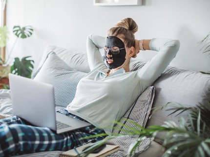 Selain Skincare Wajib, 5 Jenis Masker Ini Juga Bikin Kulit Wajah Bunda Kinclong