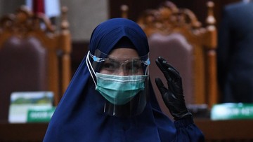Saksi Sebut Pinangki Catut Fee Pengacara Djoko Tjandra Jaksa Pinangki disebut bergaya hidup mewah dan pernah mencatut fee pengacara Djoko Tjandra, Anita Kolopaking, yang harusnya US$200 ribu menjadi US$50 ribu