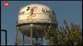 VIDEO: Masuk Zona Oranye, Disneyland California Masih Tutup