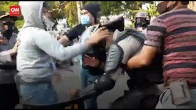 VIDEO: Polri Bantah Video Viral Polisi Menyusup Massa Aksi