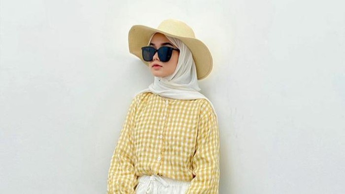 Tips Pakai Pashmina Warna Putih agar Tampil Modis dan Anti Kucel