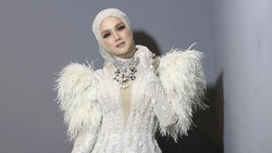 5 Potret Penampilan 'Bolu Kukus' Mulan Jameela