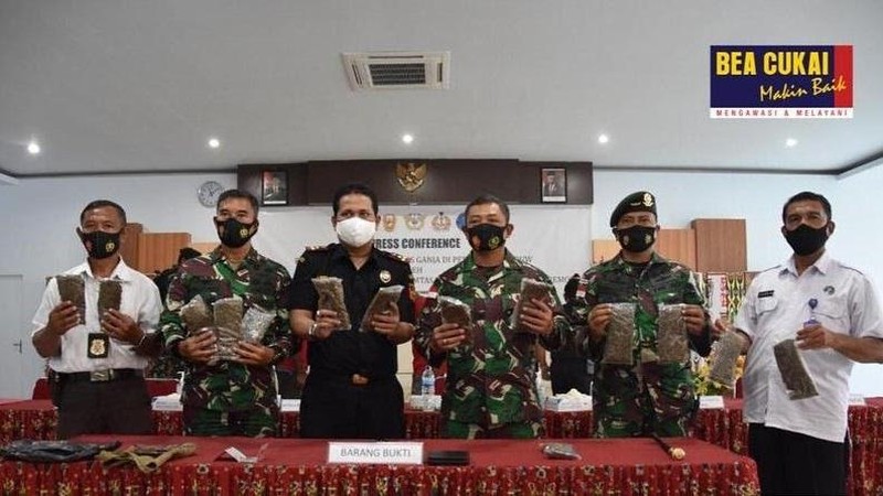 Sinergi Bea Cukai dan TNI Tangkap Penyelundup Ganja di Papua