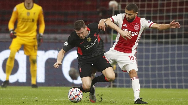 Ajax Amsterdam mendapat pukulan telak jelang duel Liga Champions melawan Midtjylland lantaran 11 pemain mereka positif corona.