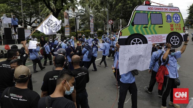 Wagub DKI Janji Cari Jalan Keluar Buat Pekerja Ambulans Wagub DKI Jakarta menyatakan akan mempelajari tuntutan dari aksi unjuk rasa para pegawai ambulans untuk dicari jalan keluar atau solusinya.