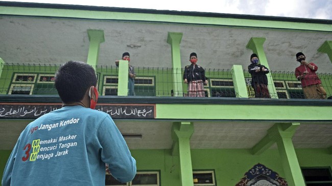 Pakar epidemi menyarankan lima langkah untuk mengantisipasi penularan Covid-19 di pesantren.