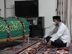 Ipong Berbela Sungkawa Atas  Meninggalnya KH Abdullah Syukri Zarkasyi